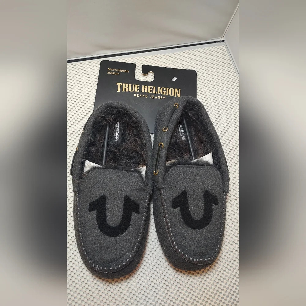 True Religion Men's Slippers Size M (9-10) Grey